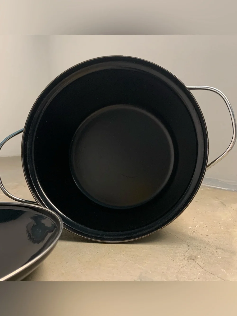 Cathrineholm Lotus Black Enamel Dutch Oven Casserole Pot With Handles and Lid
